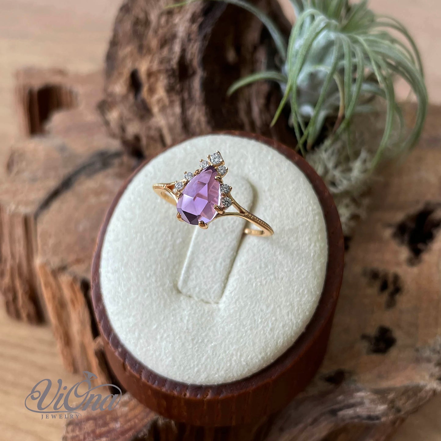 Amethyst Gemstone Ring – Gold-Plated 925 Silver | Viona