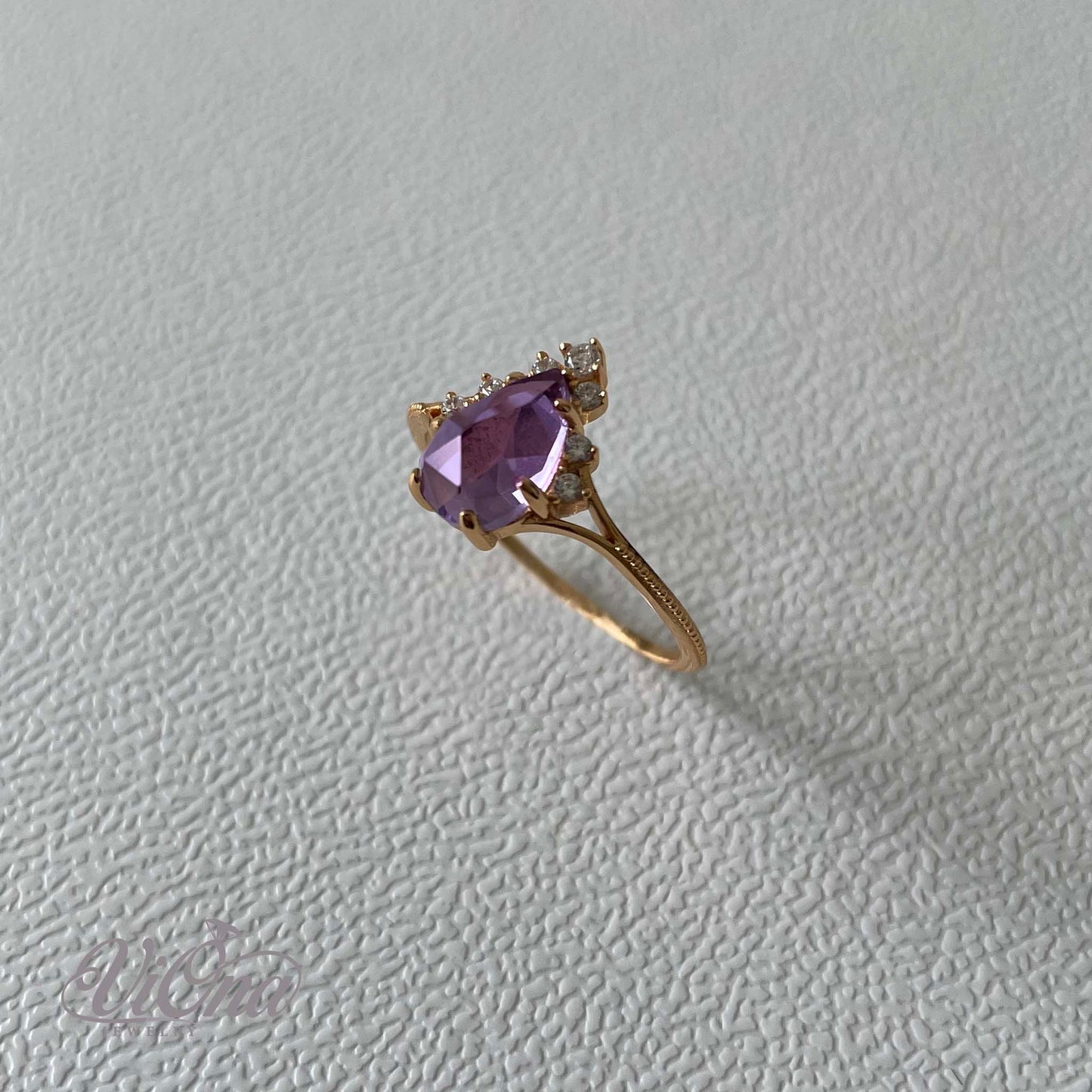 Amethyst Gemstone Ring – Gold-Plated 925 Silver | Viona