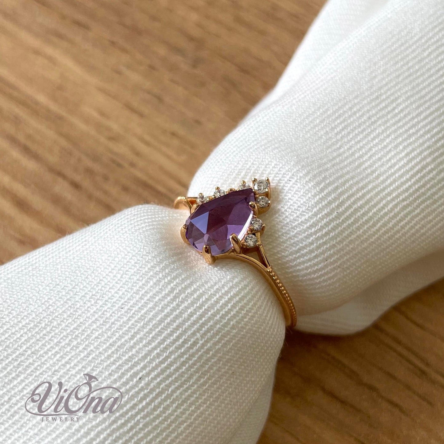 Amethyst Gemstone Ring – Gold-Plated 925 Silver | Viona