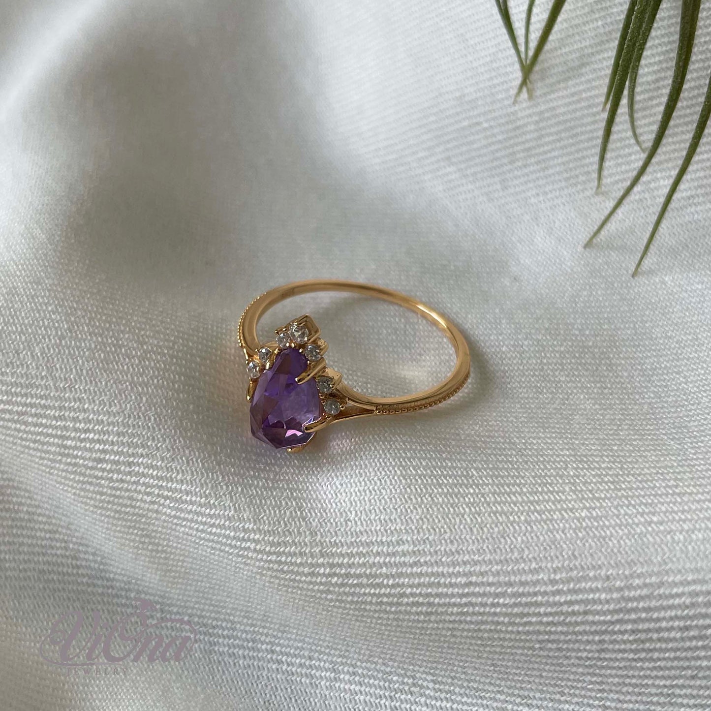 Amethyst Gemstone Ring – Gold-Plated 925 Silver | Viona