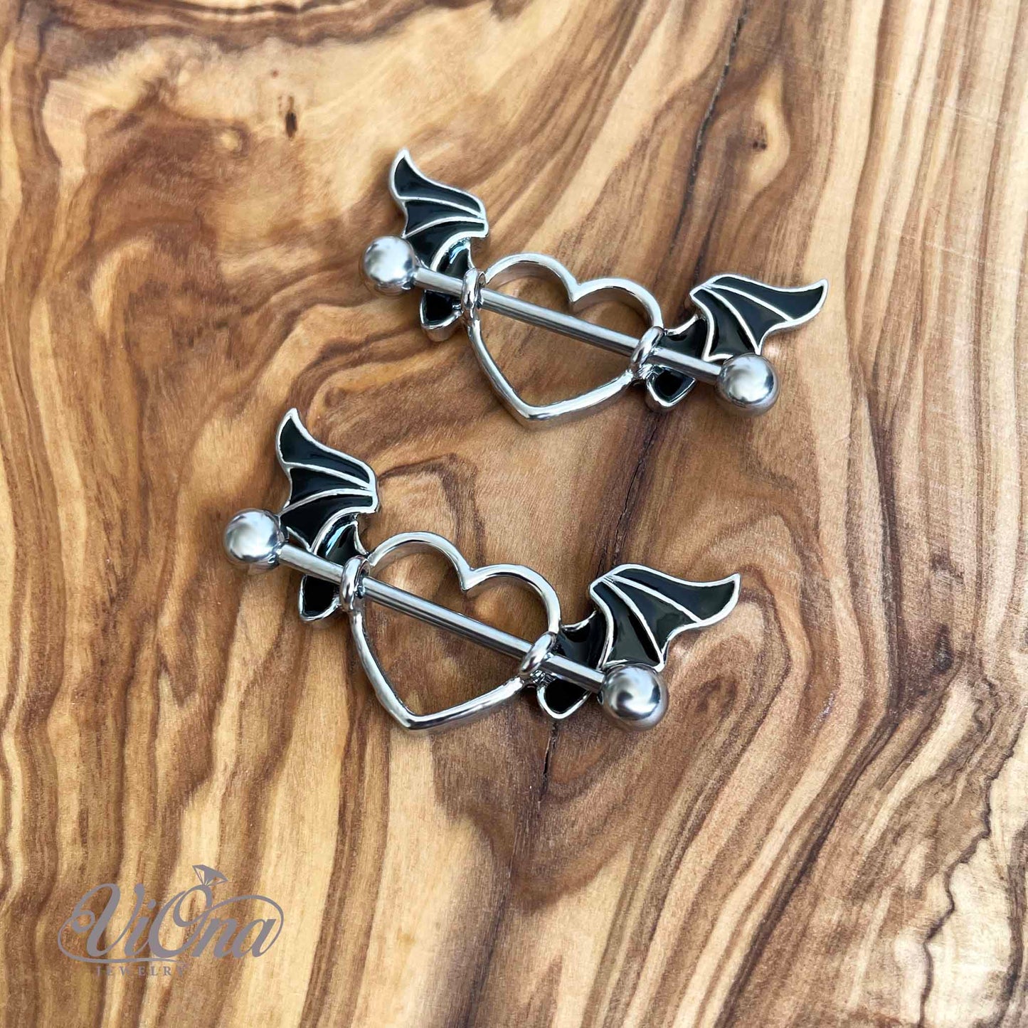 Schwarzes Gothic Herz Nippelpiercing – 14G Flügel