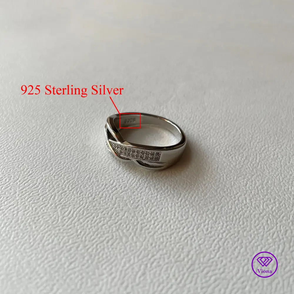 925 Sterling Silver Ring with spiral design and white cubic zirconia stone