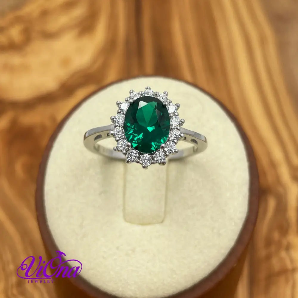 925 Sterling Silver Ring with Synthetic Emerald Green Crystal – Inspired by Princess William & Diana's Legacy