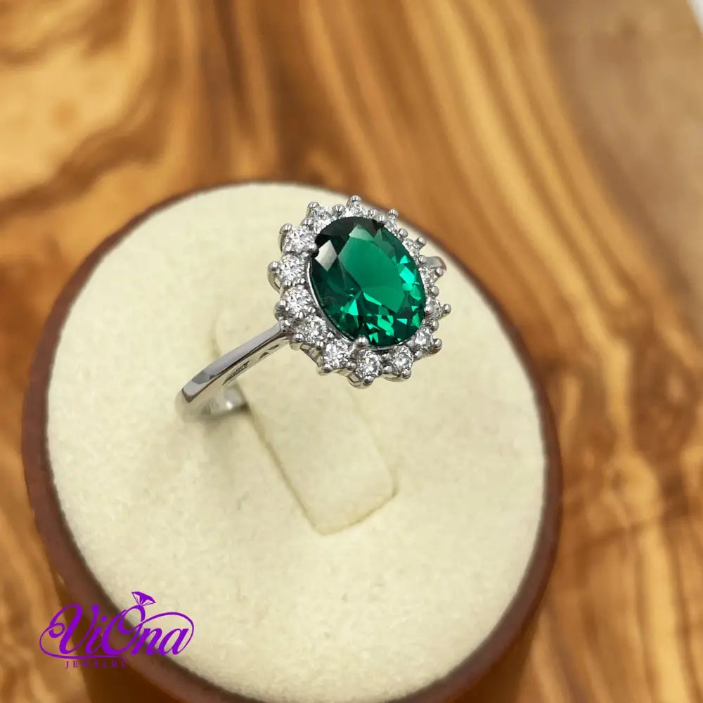 925 Sterling Silver Ring with Synthetic Emerald Green Crystal – Inspired by Princess William & Diana's Legacy