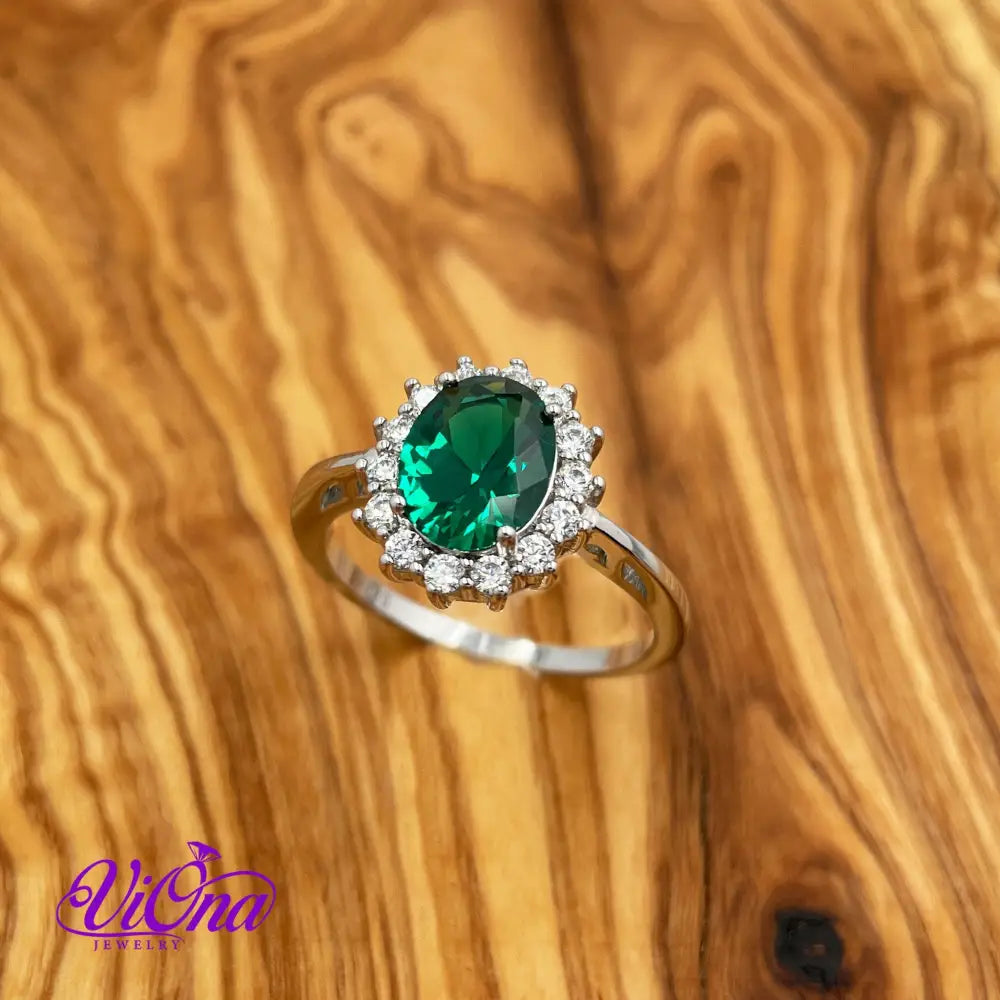 925 Sterling Silver Ring with Synthetic Emerald Green Crystal – Inspired by Princess William & Diana's Legacy