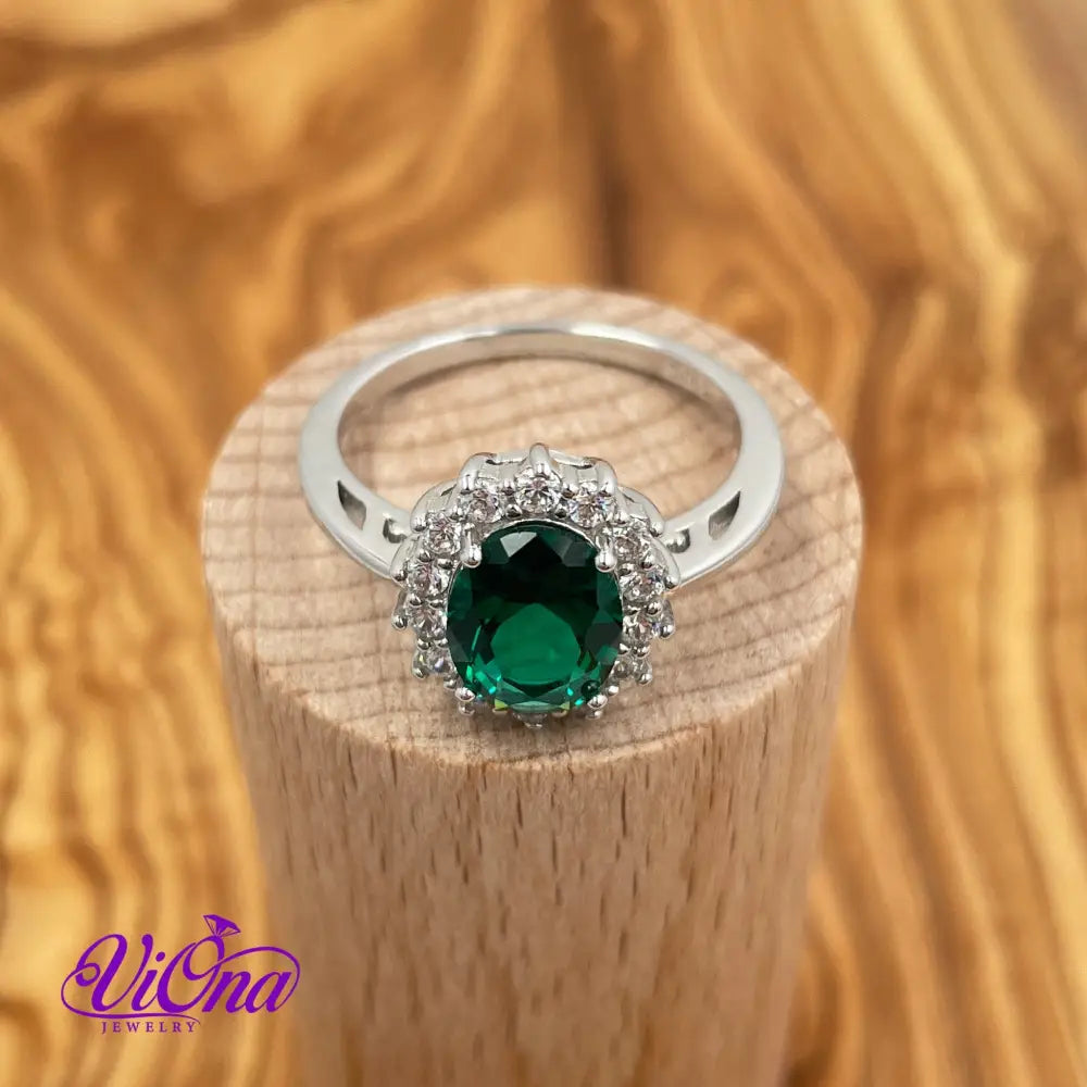 925 Sterling Silver Ring with Synthetic Emerald Green Crystal – Inspired by Princess William & Diana's Legacy