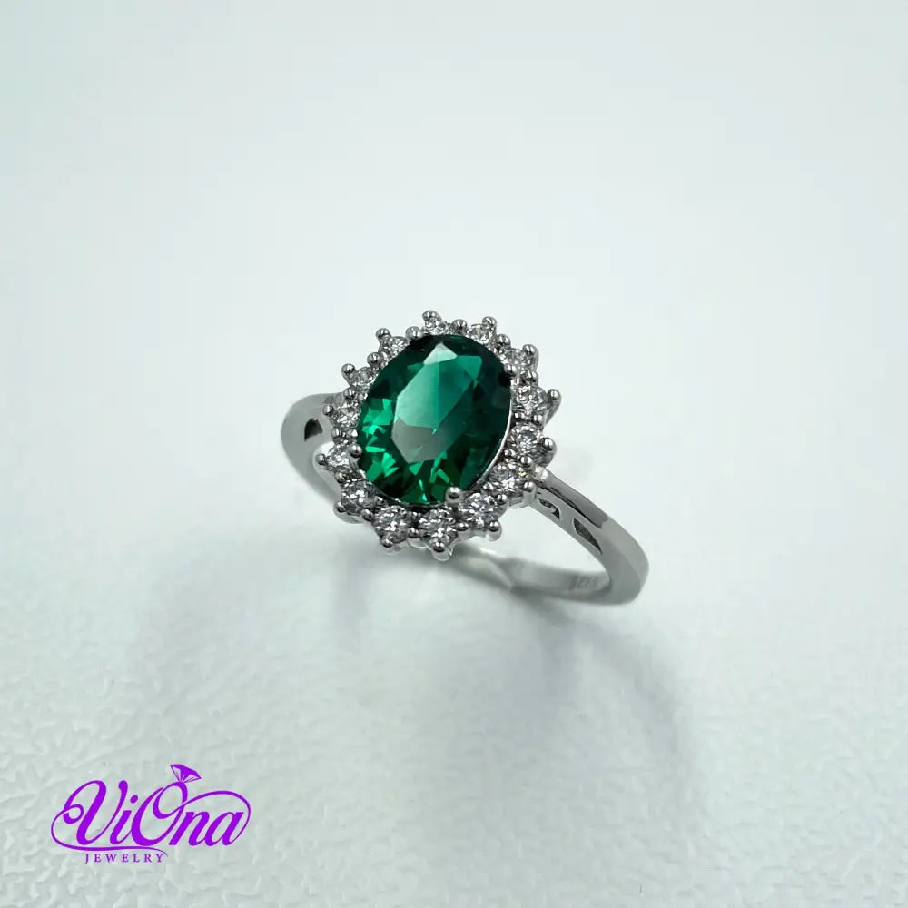 925 Sterling Silver Ring with Synthetic Emerald Green Crystal – Inspired by Princess William & Diana's Legacy