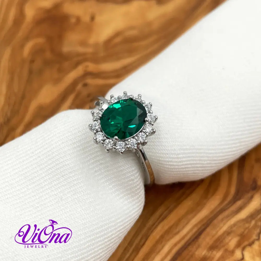 925 Sterling Silver Ring with Synthetic Emerald Green Crystal – Inspired by Princess William & Diana's Legacy