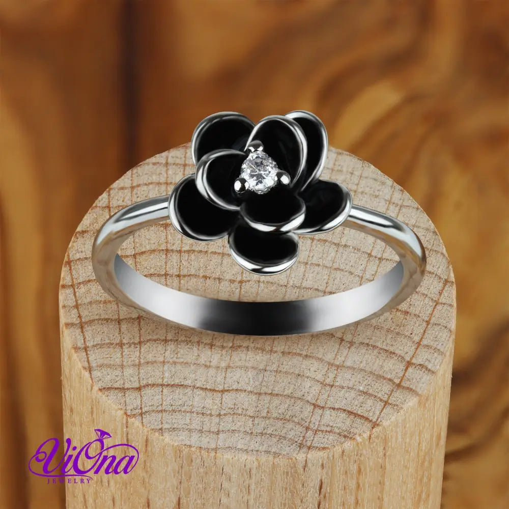 Platinum-Coated 925 Sterling Silver Lotus Flower Ring with Black Gemstone Accent - Elegant Nature-Inspired Ring