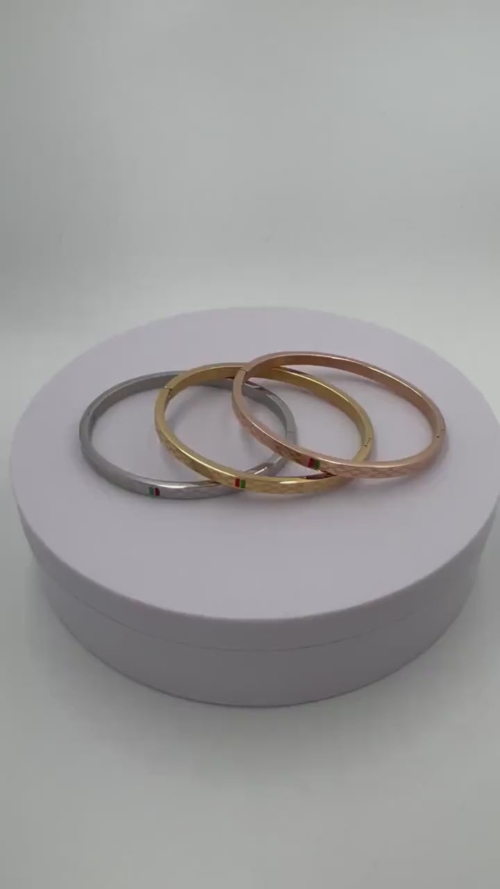 Luxury Minimalist Bracelets in Gold, Silver and Rose-gold color with Honeycomb Engravings